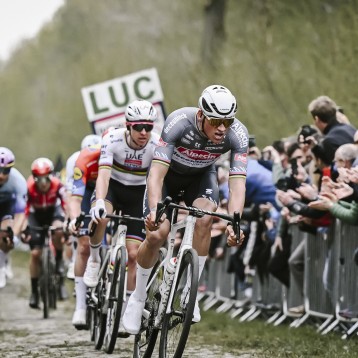 VIP Cycling Tour - Paris-Roubaix Guided Experience - 2026