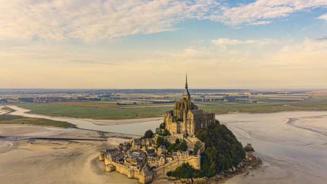Normandy Walking Tour : Northern Cotentin coast & Mont Saint Michel Bay